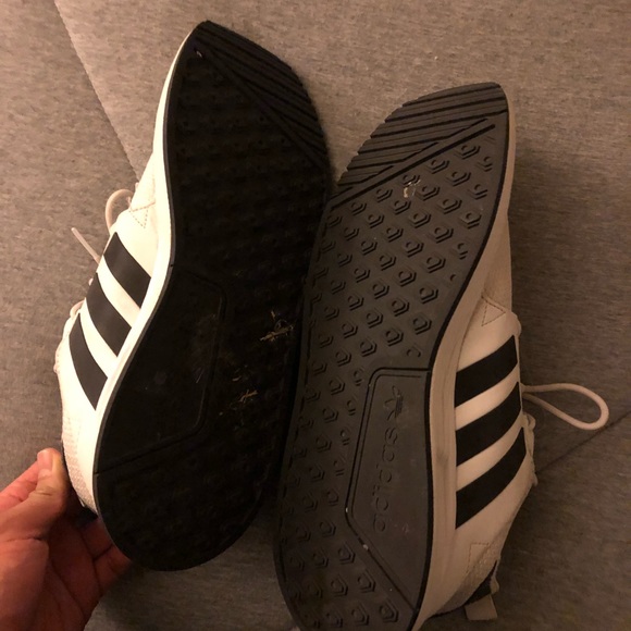 Adidas shoes - Picture 2 of 3